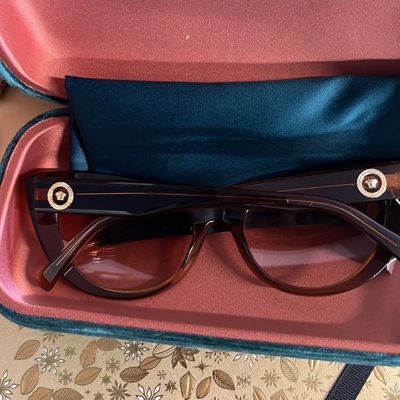 VERSACE MEDUSA  CAT EYE STYLE SUNGLASSES - Picture 4 of 8